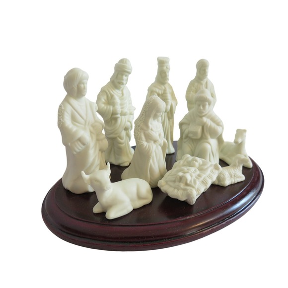 Vintage Jade Collection 11 Piece Nativity Set Porcelain Figures Wood Base - Picture 4 of 6